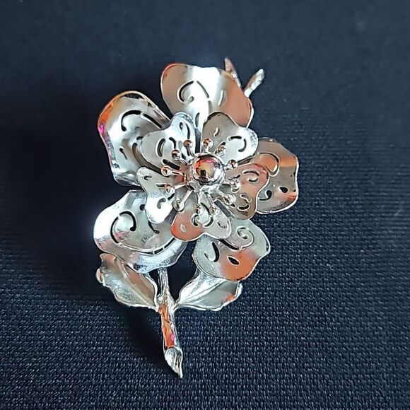 Vintage Coro Silvertone Openwork Flower Pin Brooch - Picture 3 of 9